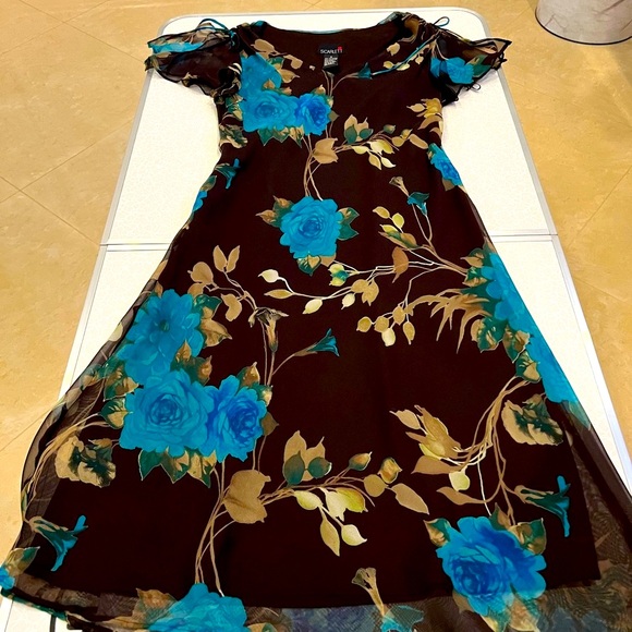 Scarlett Women V Neck ,Short Sleeve Dress size :6 Brown & Flower Print Color - Picture 4 of 9